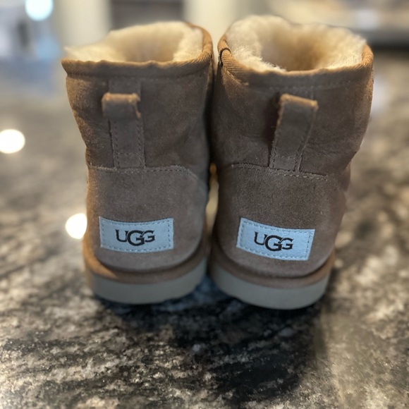 UGGs size 6 - Picture 1 of 5